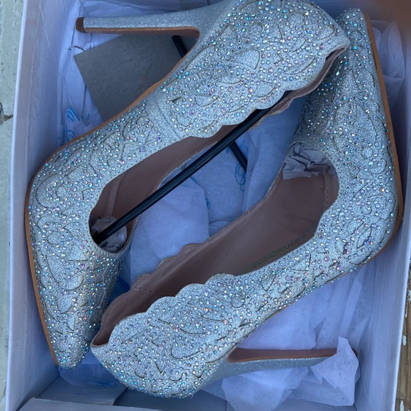 Pumps - Picture 9 of 11